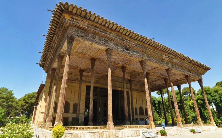 شاهکار هنری و معماری در دوره صفویه ، معماری کاخ چهل ستون