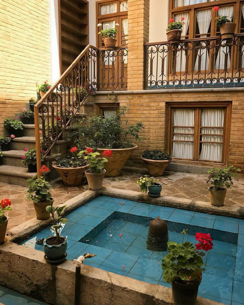 حیاط ایرانی و معماری ایرانی